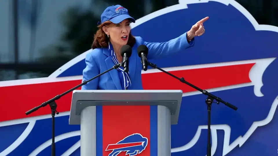 Hochul’s attempt to rally Bills fans at new stadium falters