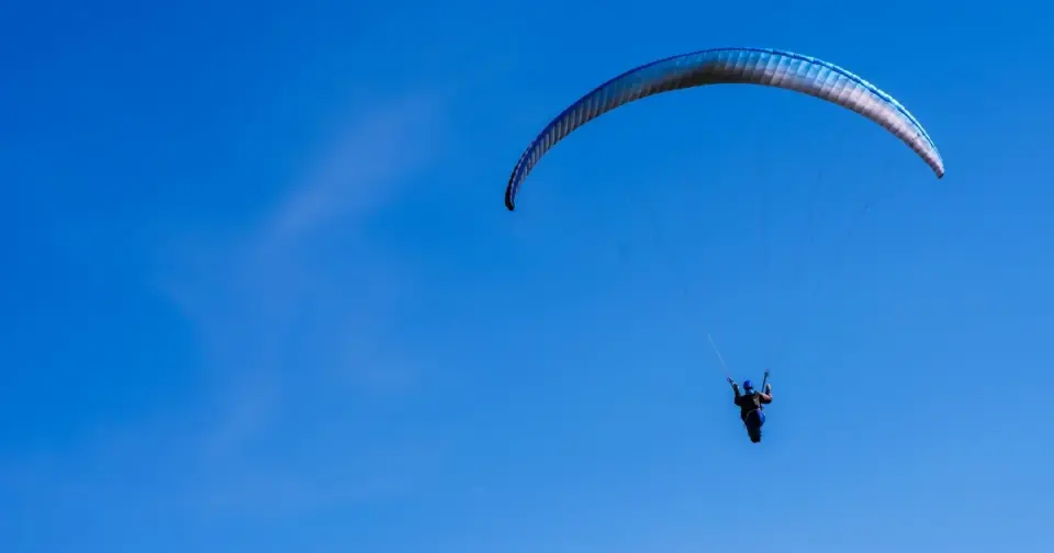 Fatal midair collision during Washington skydiving jump leaves one dead, another injured