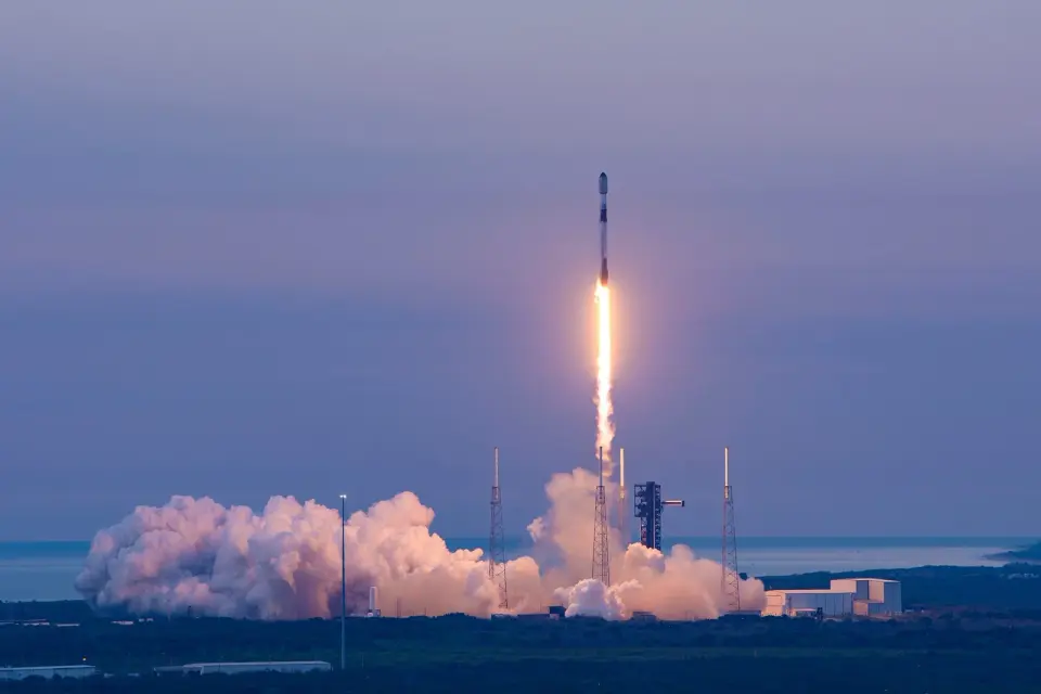 SpaceX launches secret Starfall reentry demo for microgravity research