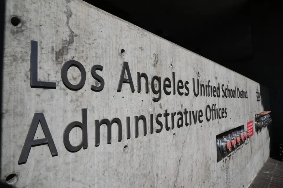 Late deal prevents LA school strike, keeps classrooms in session