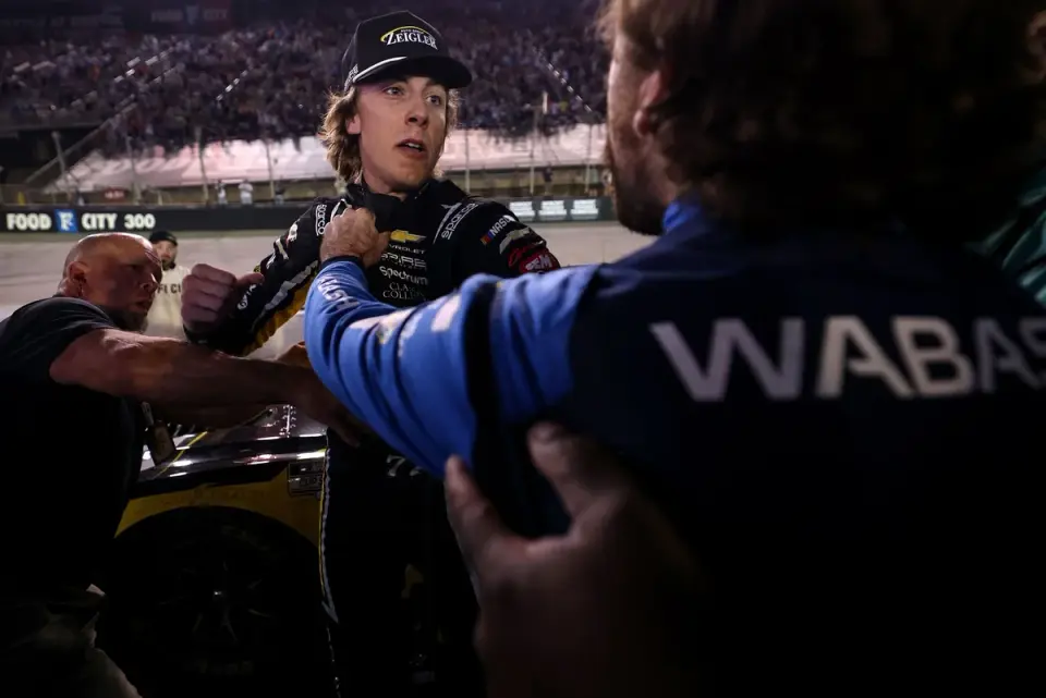 Blaney and Hocevar exchange punches on pit road after Bristol crash