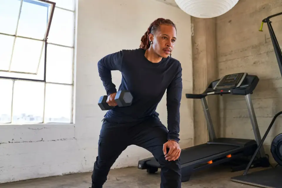 Home Dumbbell Routine and Early Muscle Decline Signs Highlighted in New Fitness Guidance