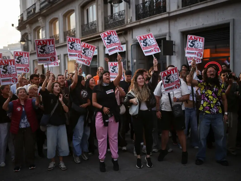 Spain's Housing Crisis: Mass Protests and Snap Election Threats After Decree Rejection