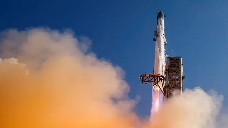 SpaceX Starship Achieves First Orbital Flight, Deploying 26 Starlink V3 Satellites