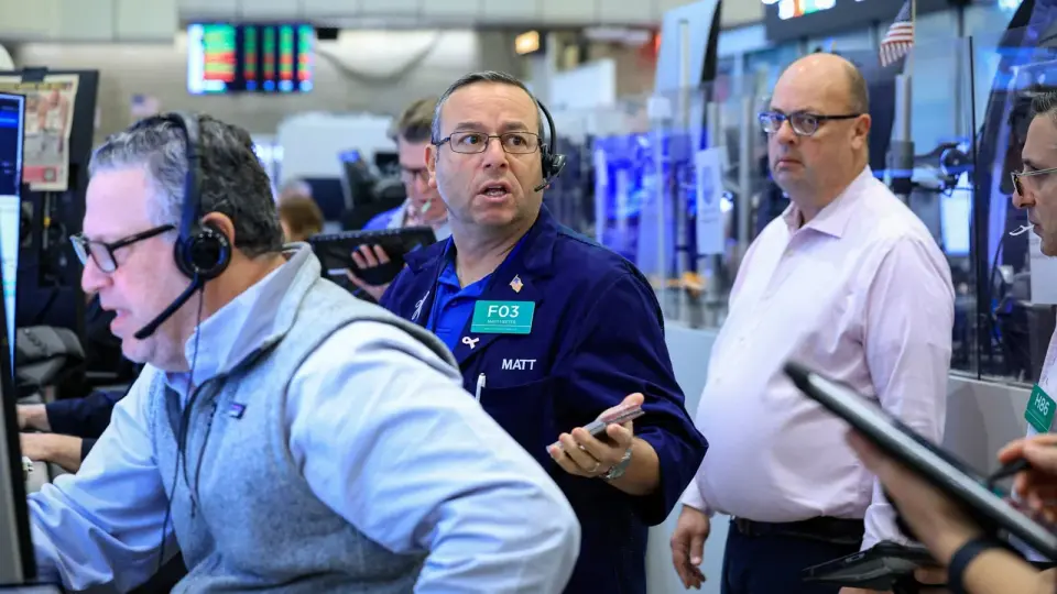 Boeing Wins $20B Jet Contract as Jobs Data Beats Expectations