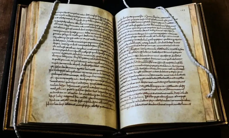 Hidden Old English Poem Emerges from a 9th-Century Latin Manuscript in Rome