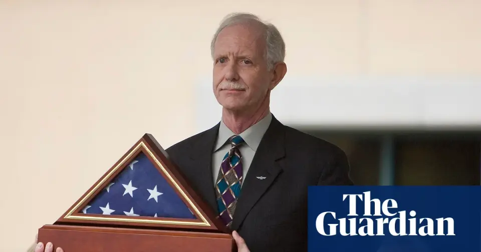Sully Sullenberger reveals Alzheimer's diagnosis, urges public courage