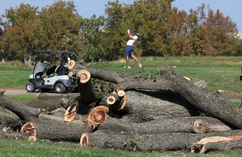 Trump Announces 15-Month Closure of East Potomac Golf Links Amid Court Fight