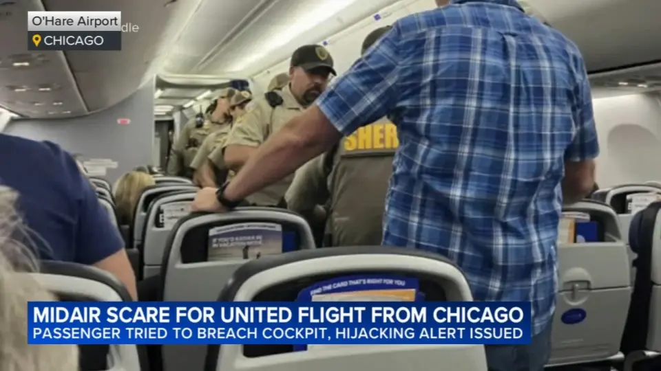 Midair Hijack Alert as United Flight Diverts to Wisconsin After Cockpit Breach Attempt