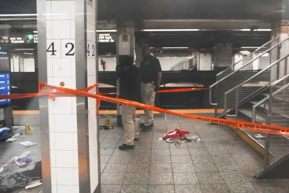 Machete attack at NYC Grand Central leaves 3 injured as suspect shot dead by police