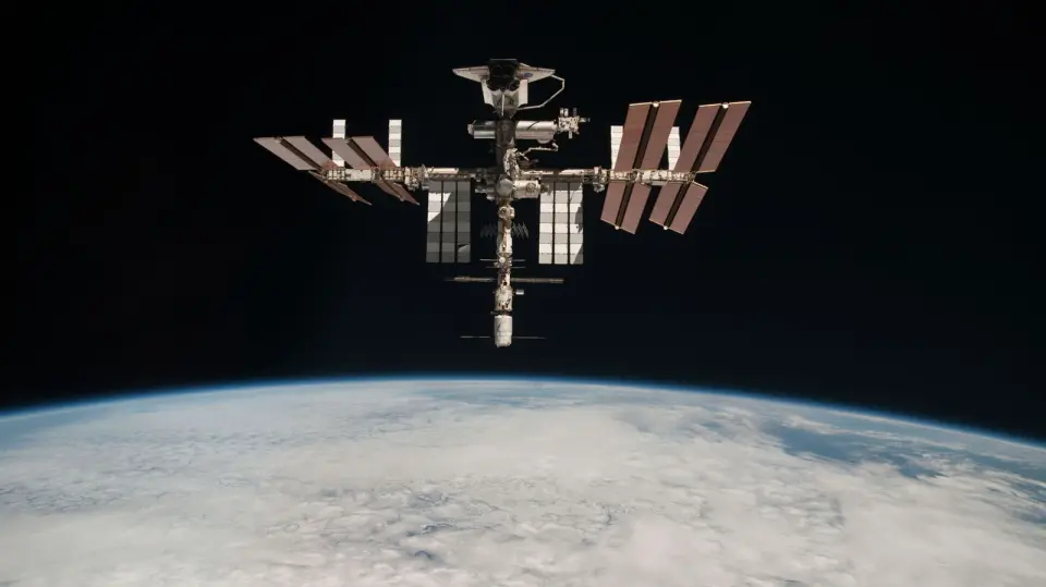 ISS Crew Goes on Evacuation Standby as Air Leaks Persist