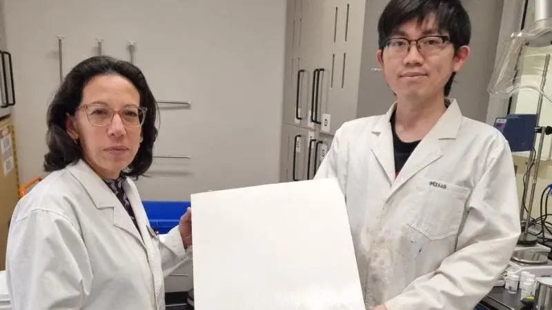 Nano-coating cools roofs and harvests water from the air
