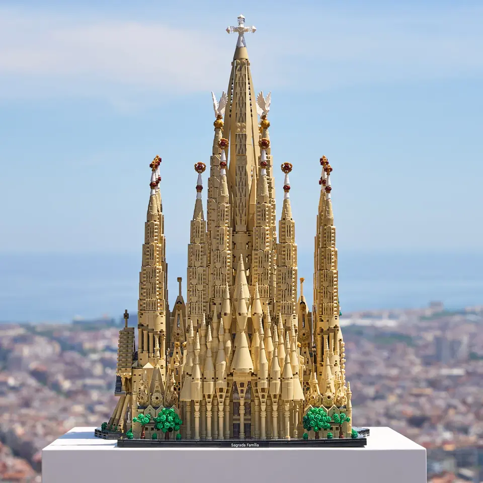 Lego Debuts Record-Breaking Sagrada Família Architecture Set for Gaudí Centennial