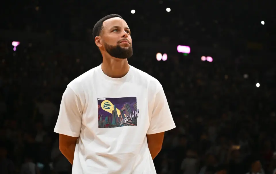 Curry Signs Extension, Forgoing $20M to Aid Warriors' Cap Flexibility