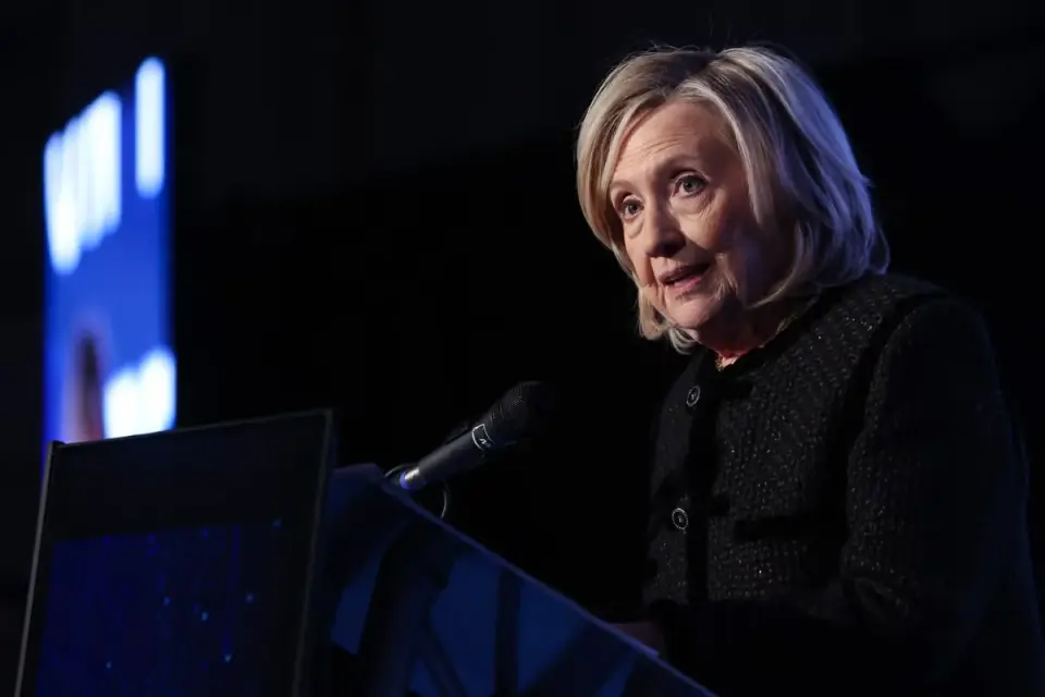Clinton cautions GOP ’communist’ label could sway midterms