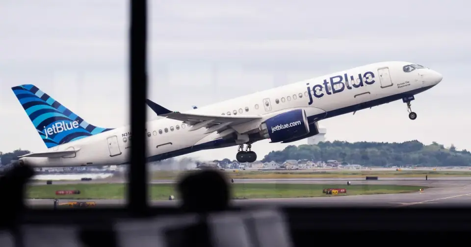 Nor'easter Grounds Northeast Flights as Airlines Waive Change Fees