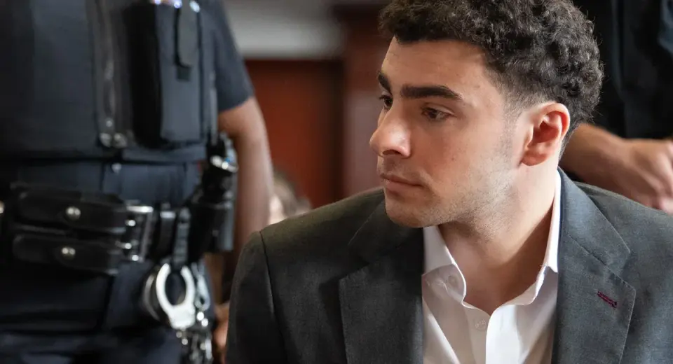 Mangione’s State Case Stalled as Defense Seeks Dismissal After Federal Guilty Plea