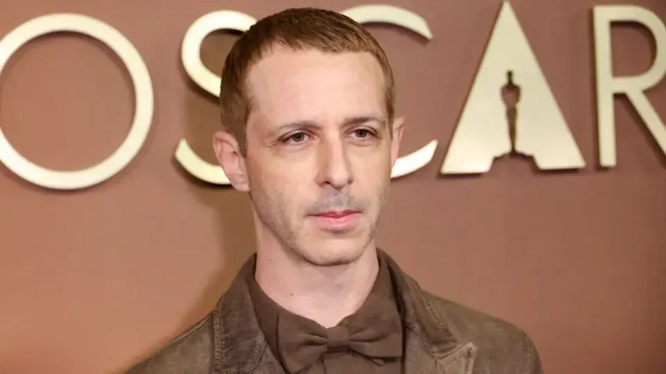 Jeremy Strong Defends Method Acting Amid 'Social Reckoning' Premiere