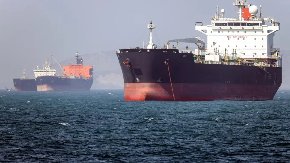 Hormuz Oil Rebound Fragile Amid Rising Iranian Attacks and High Costs