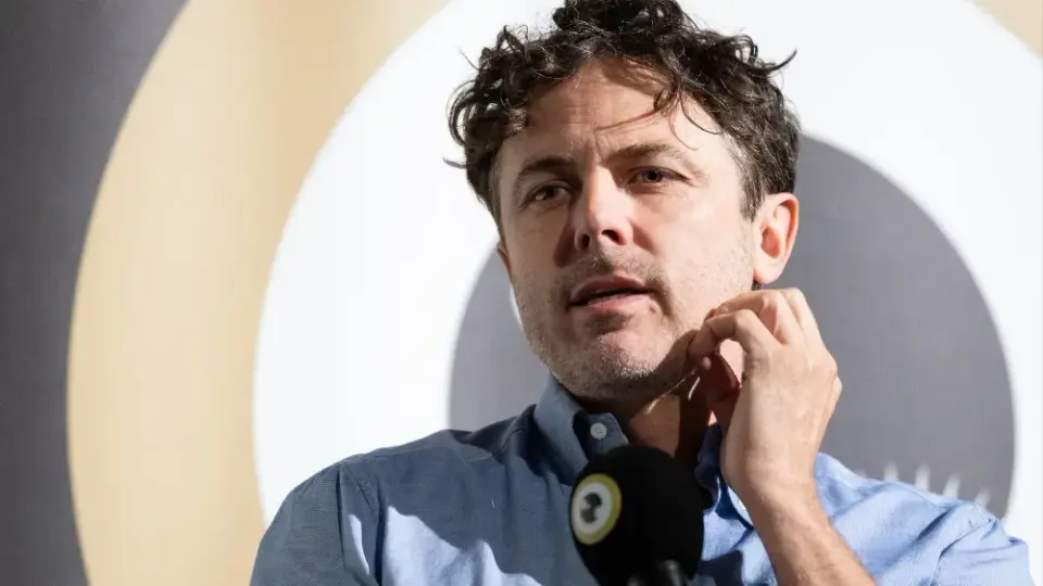 Casey Affleck Reclaims 'Outsider' Label, Recalls 'Traumatic' Oscar Win, and Confirms 'Company' Is Still in Post-Production