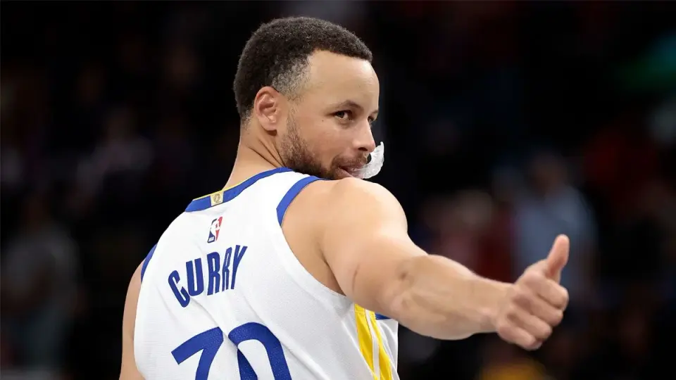 Curry Unhurried on Warriors Extension as Front Office Offers Full Menu of Options