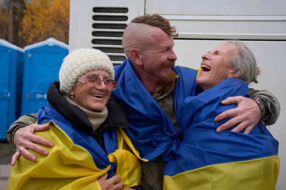 Oleshky Evacuees Reach Ukrainian Border After Historic Truce