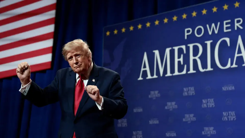 Trump's Vegas hair fuels online buzz and wig rumors