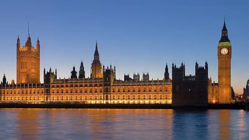 UK Online ID push could bar teens; privacy groups warn