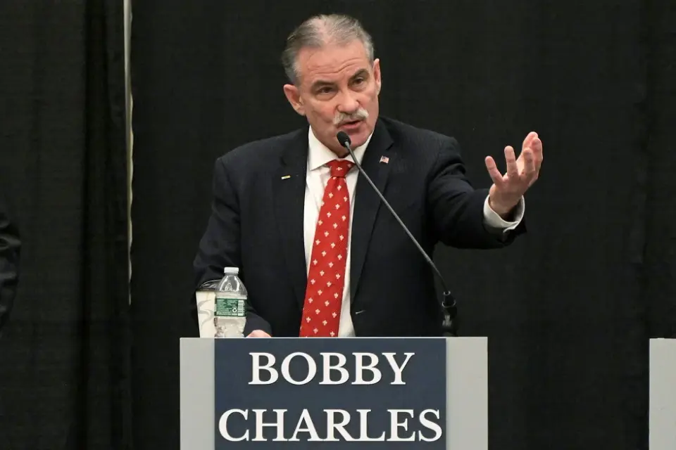 Maine Governor Race Sees ICE at Polls Proposal Stoking Tensions