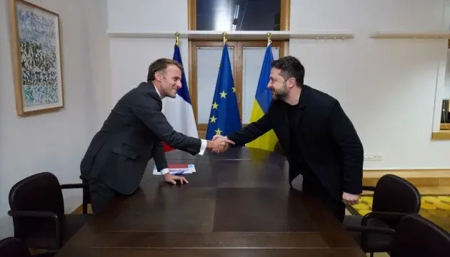 Macron pledges accelerated missile transfers and satellite support as Europe confronts US friction