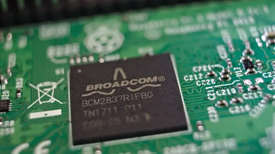 AI Showdown: Broadcom Emerges as the Sharper AI Play Over Cisco