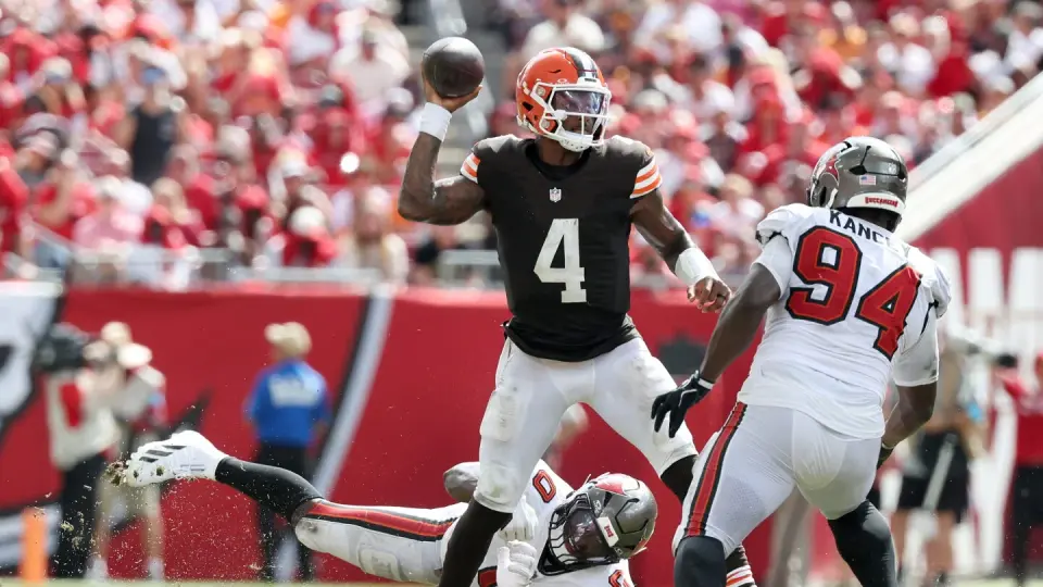 Lightning Delay Halts Browns-Bucs Finish as Watson Delivers Strong Effort