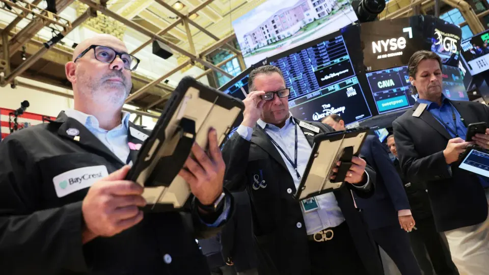 AI Sector Collapse Drives VIX to Four-Month High, Prompting Heavy Hedge Buying