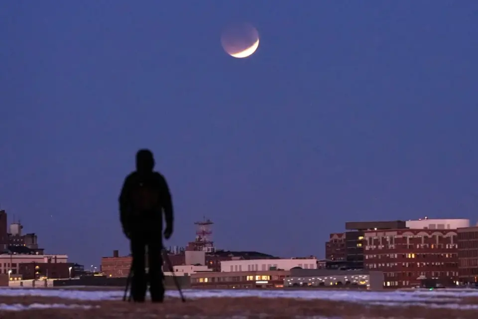 Americas Get Front-Row Seat as Near-Total Lunar Eclipse Dazzles Night Sky