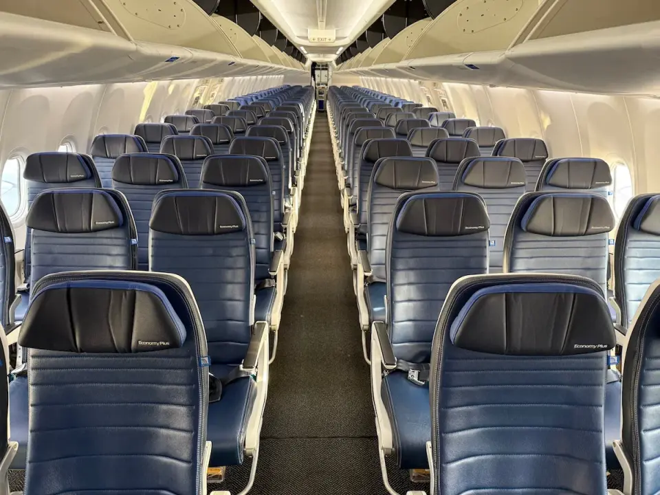 United Passengers Clash Over Free Economy Seat Movement
