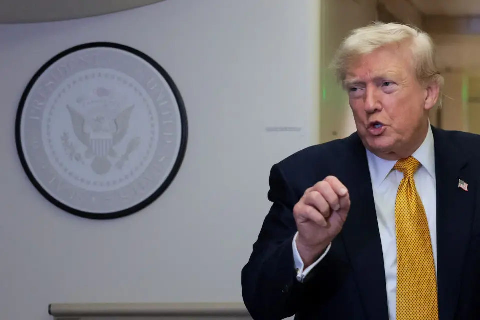Trump pushes for Supreme Court rehearing to overturn birthright citizenship ruling