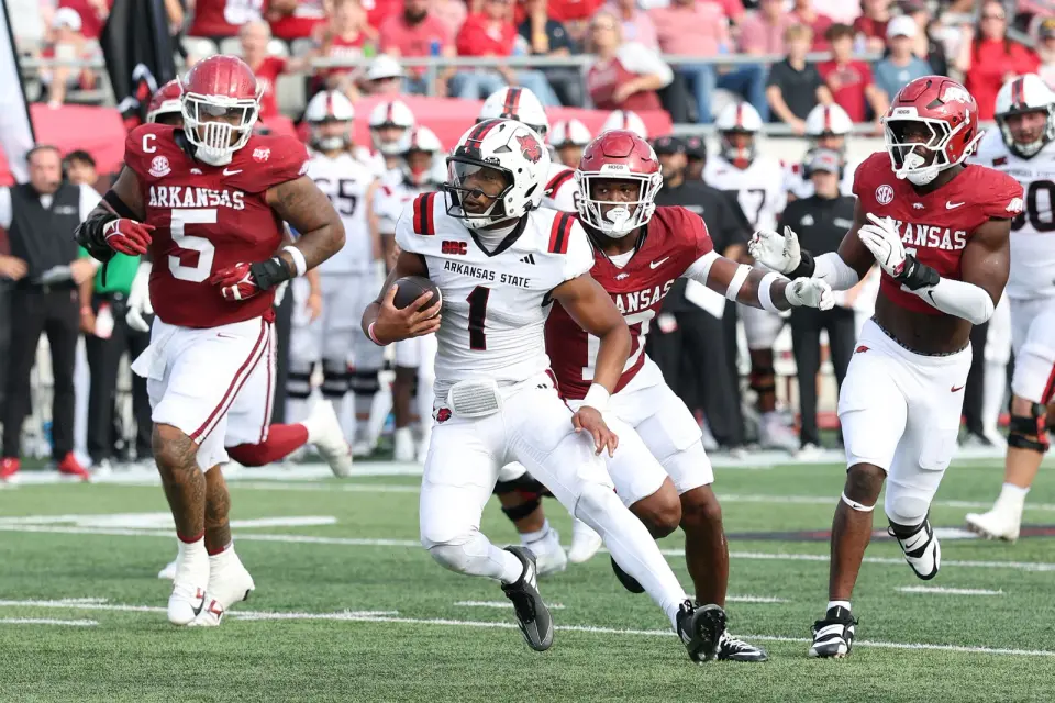 Raynor's Rise: Iowa State QB Builds Leadership by Naming Names