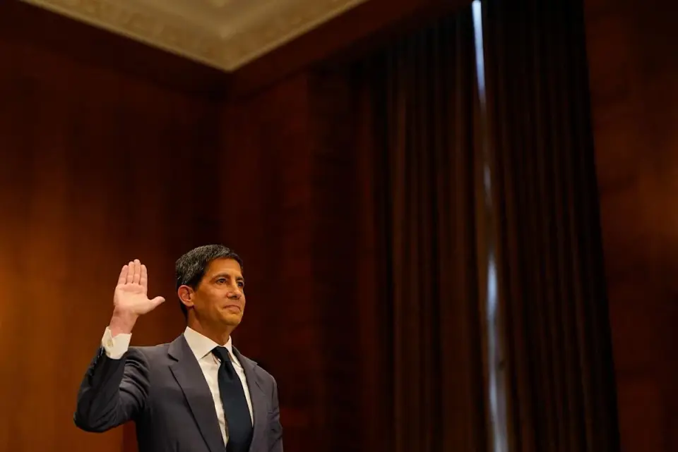 Fed keeps rates at 3.5-3.75% in unanimous hold as Warsh assumes chair