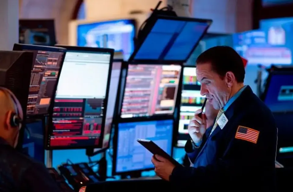 Memory Chip Stocks Plunge as AI Financing Fears and Chinese Tech Breakthroughs Trigger Sector Reset