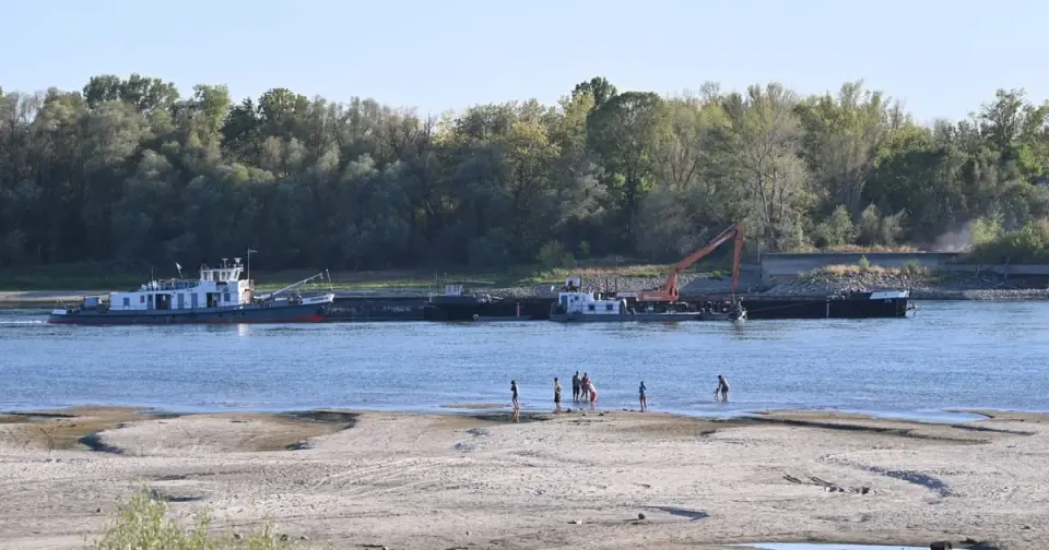Hungary sinks barges to raise Danube and keep Paks nuclear plant running