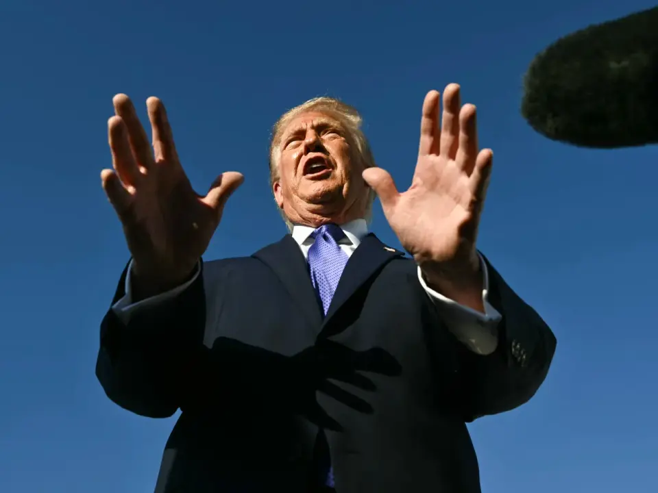 Trump Reinstates In-Person Midterm Rallies in Kansas and Iowa After Brief Cancellation