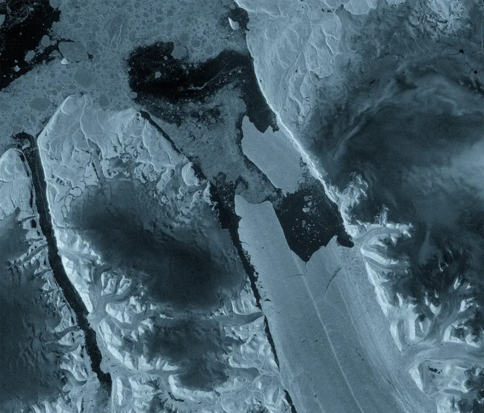 Arctic ice island forms as Greenland’s Petermann Glacier calves, tracked by Sentinel-1