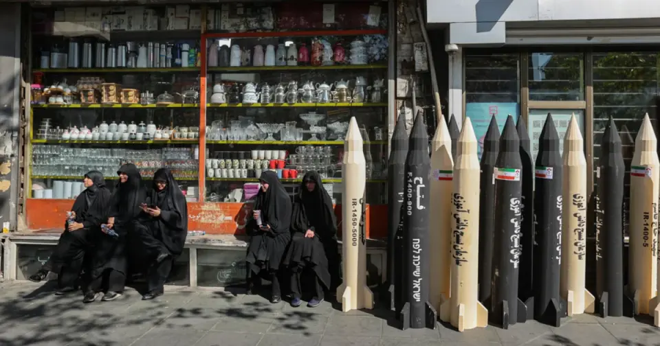 Iranian Guards Stage Massive Military Parade Amid Economic Crisis and Anniversary of 2022 Uprising