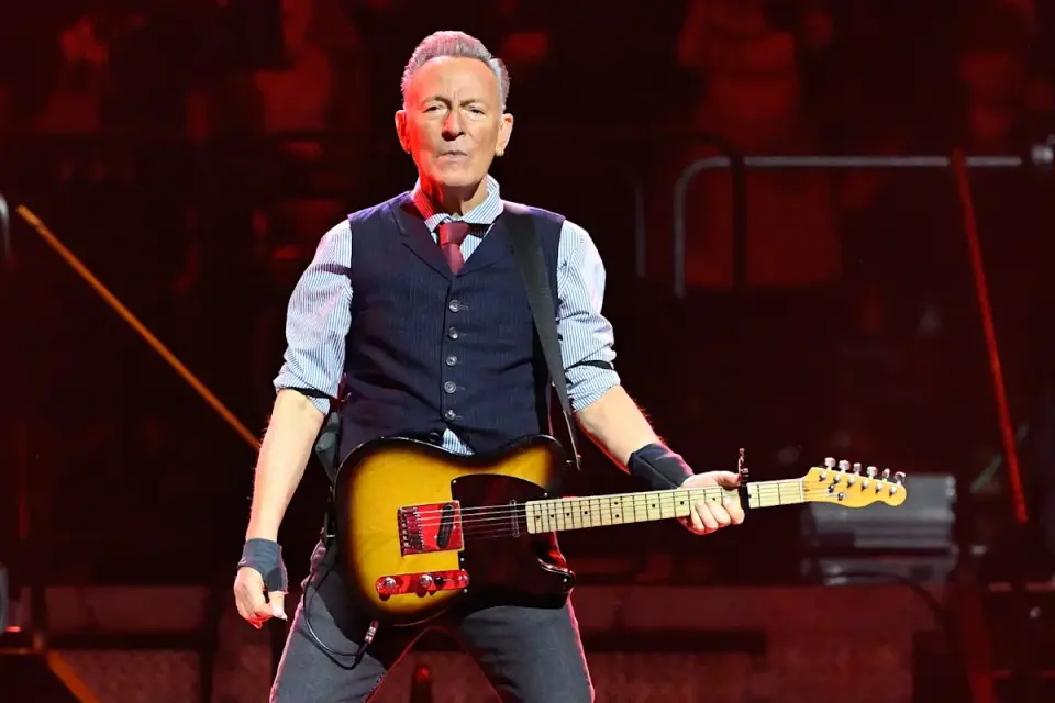 Springsteen Honors Everyday Heroes with Acoustic Born to Run at PMC