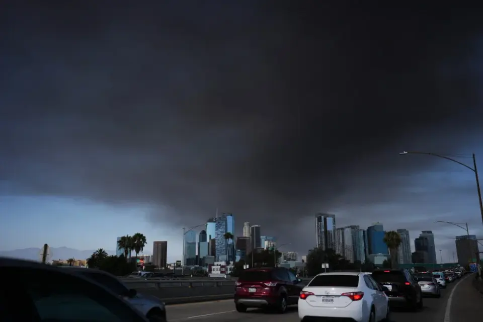 LA mayor seeks state aid to battle Boyle Heights warehouse blaze