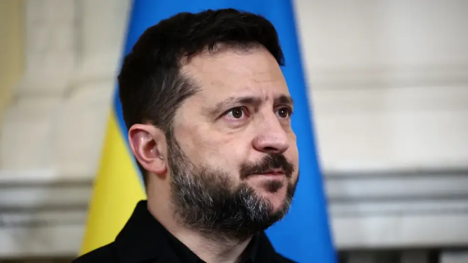 Ukraine Resumes Refinery Strikes Amid Starlink Restrictions and US Intelligence Gaps