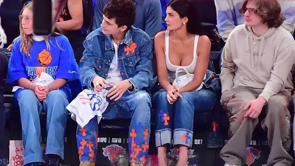 Denim Duet: Kylie and Timothée Steal the Knicks’ Courtside Spotlight