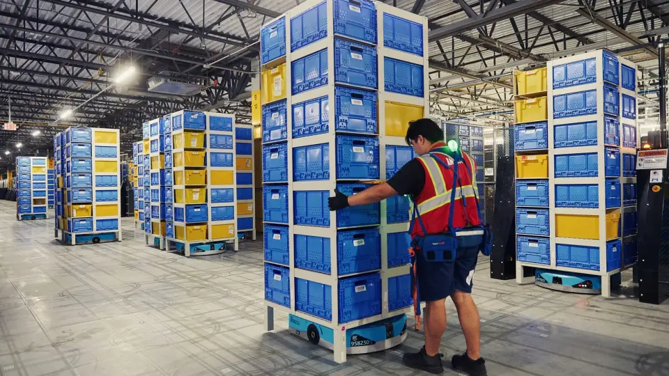Amazon’s 1 Million Robots: How AI Arms Are Reshaping Warehouse Work and Safety