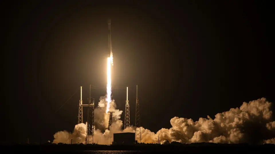 SpaceX lifts off secret U.S. reconnaissance satellite from Cape Canaveral