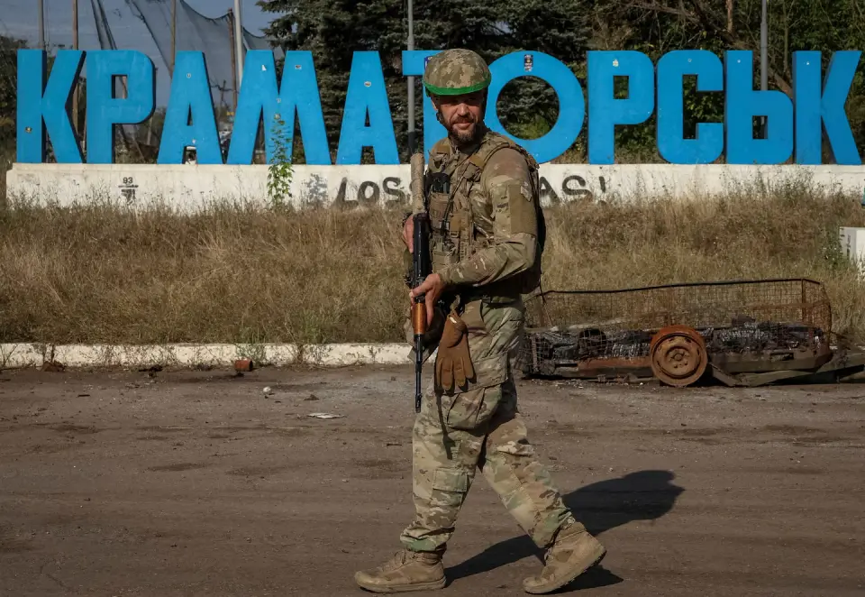 Kramatorsk Bus Strike Kills 30 as Russia Targets Ukraine’s Transport Infrastructure